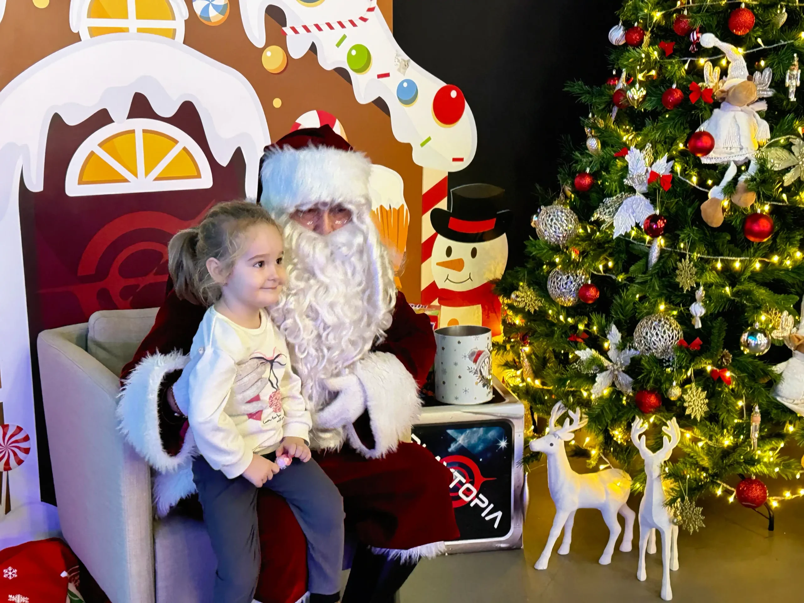 Moș Crăciun revine la Playtopia!