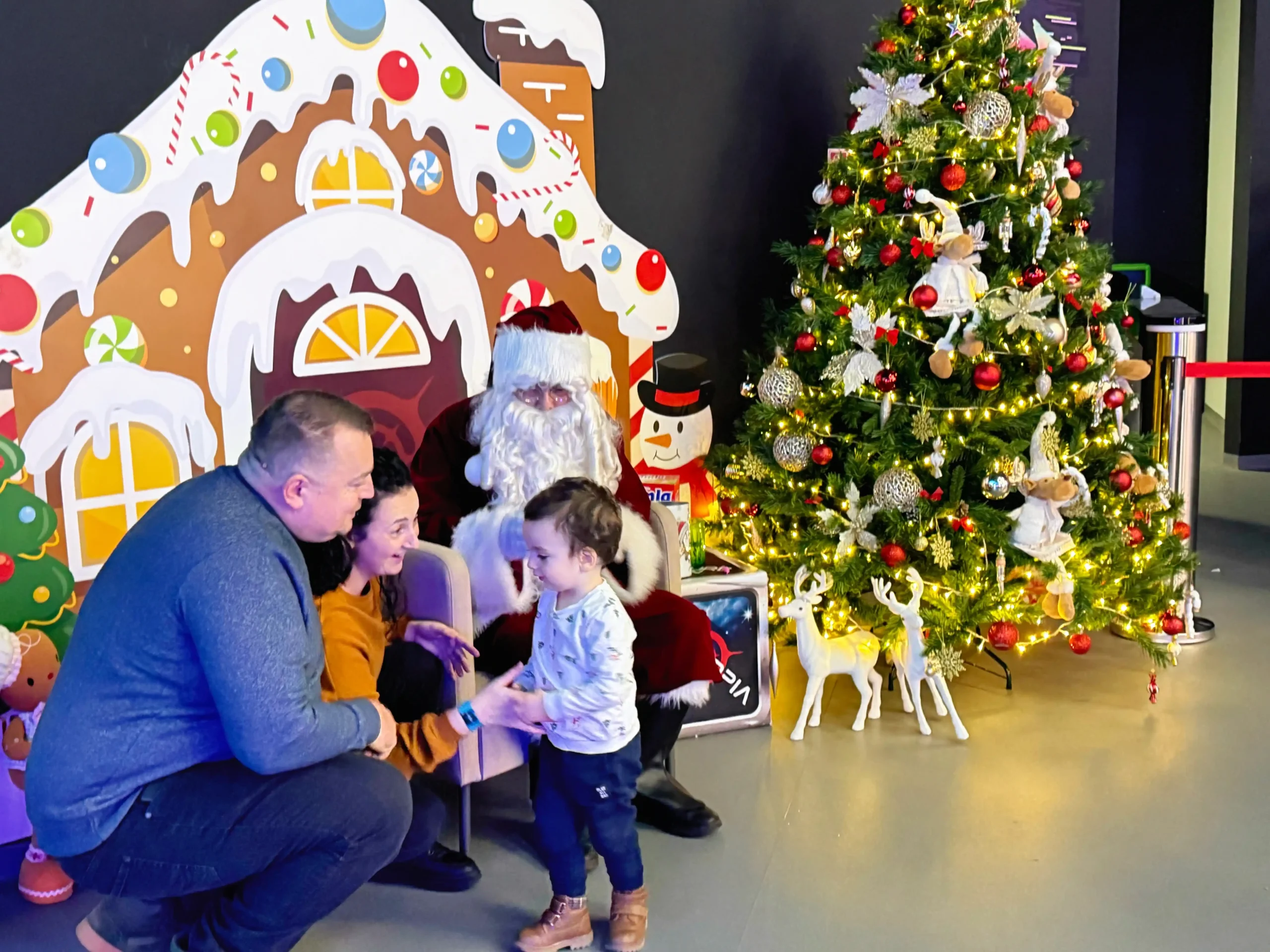 Moș Crăciun revine la Playtopia!