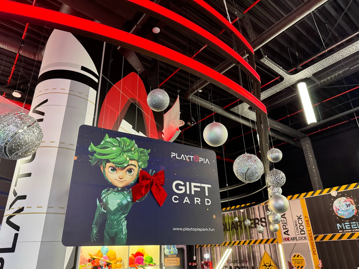 Moș Crăciun revine la Playtopia!